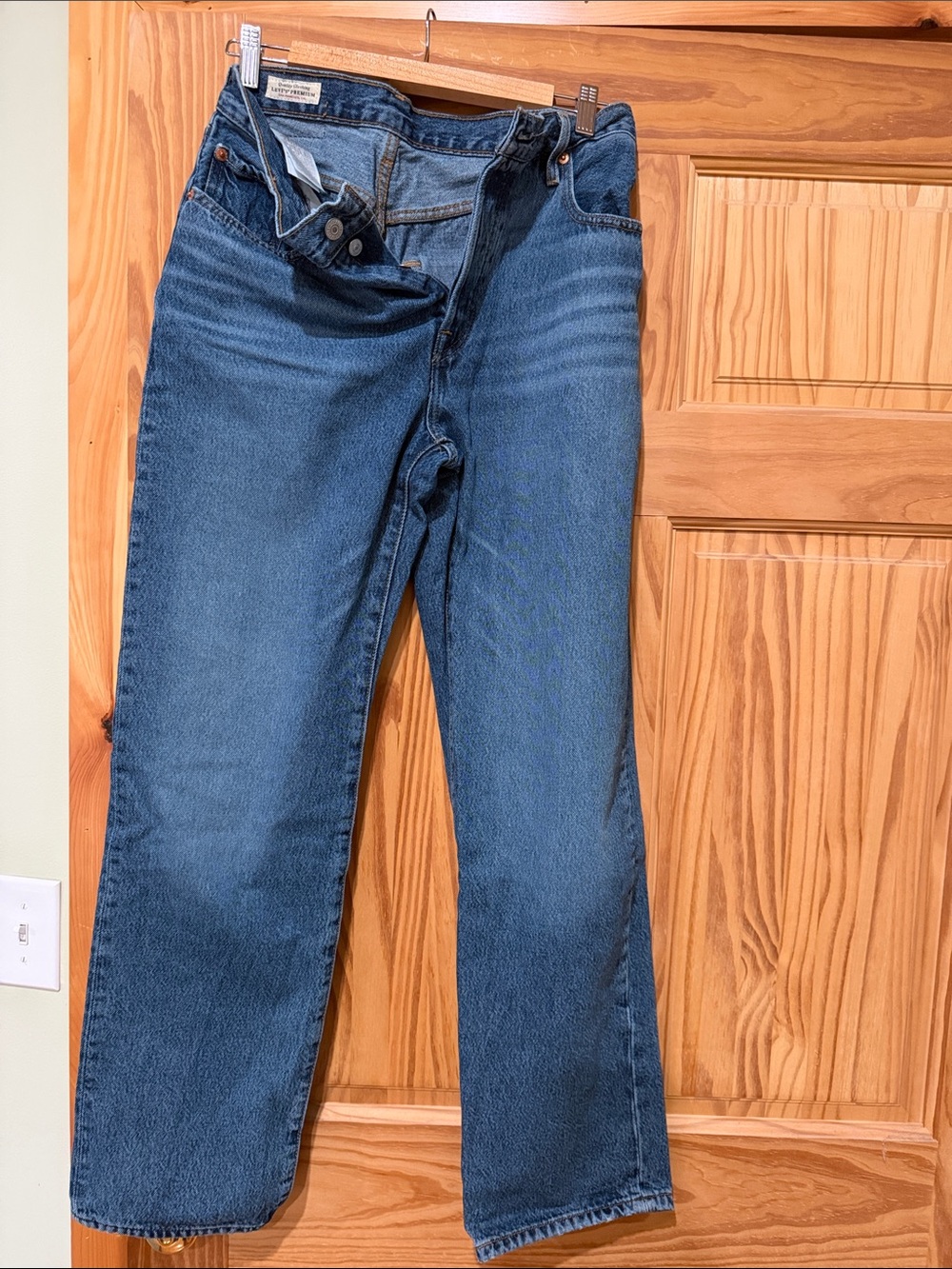 Classic Blue Women’s Straight-Leg Levi Jeans